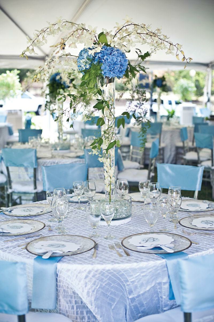 festlig bord dekoration lyseblå blomster bord dekorere