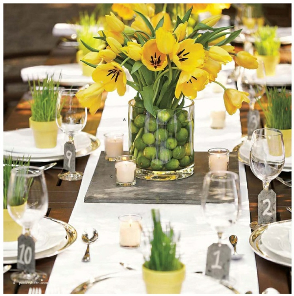 Idées de décoration de table festive avec des tulipes jaunes