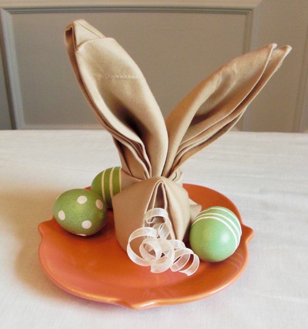 festive table decoration ostertischdeko napkins fold easter eggs