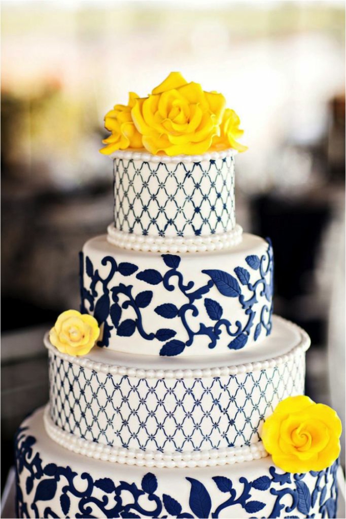 feestelijke tafel decoratie taart blauwe accenten