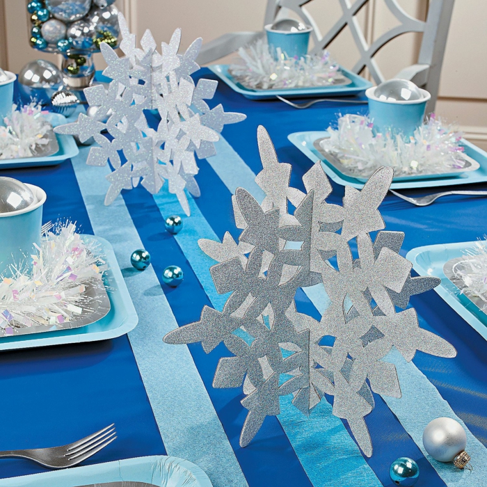 festlig bord dekoration jul snefnug sølv accenter