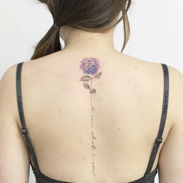 filigree πίσω τατουάζ τέχνασμα λουλούδια