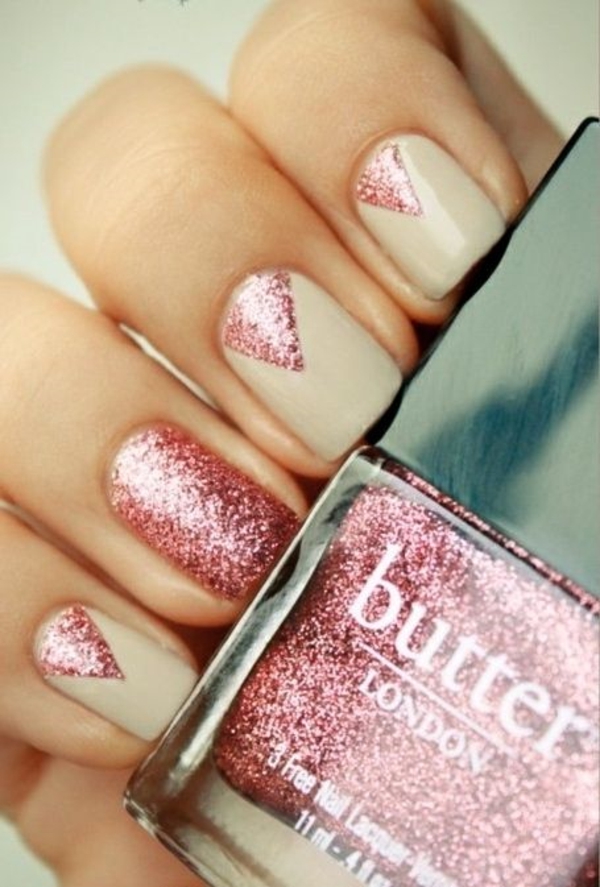 vingernagels afbeeldingen gewone nagels beige roze glitter