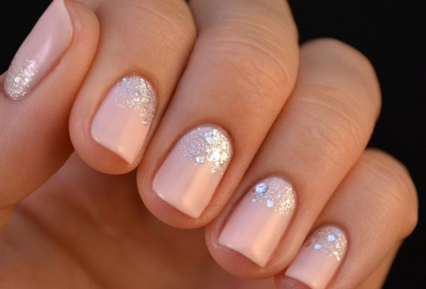 手指指甲图片简单的指甲精致的粉红色旧玫瑰银