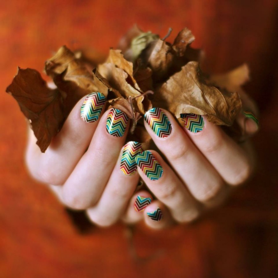 指甲设计秋季之字形彩色