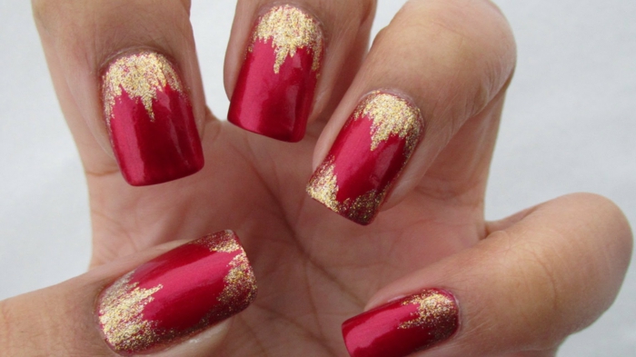νύχια σχεδιασμό νυχιών τέχνη κόκκινο χρυσό καρδιές ημέρα του Αγίου Βαλεντίνου