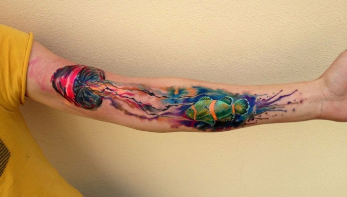 鱼海蜇图案手臂纹身想法水彩纹身