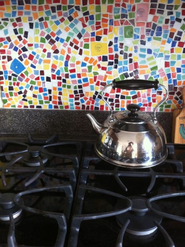 平铺的镜子厨房煤气板滚刀厨房墙想法马赛克瓷砖丰富多彩