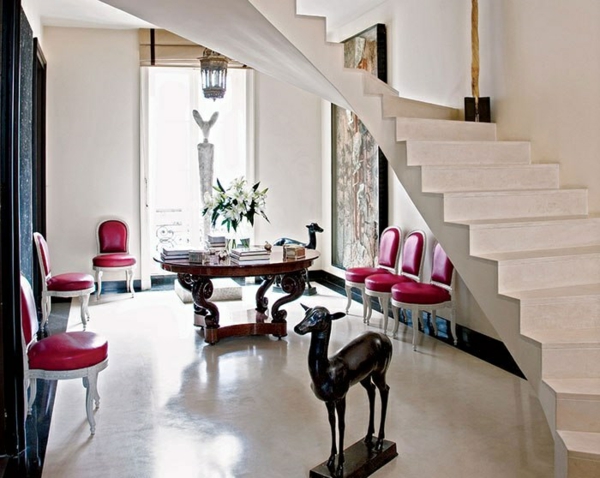 korridor design inngangspartiet trebord polstrede stoler trapp