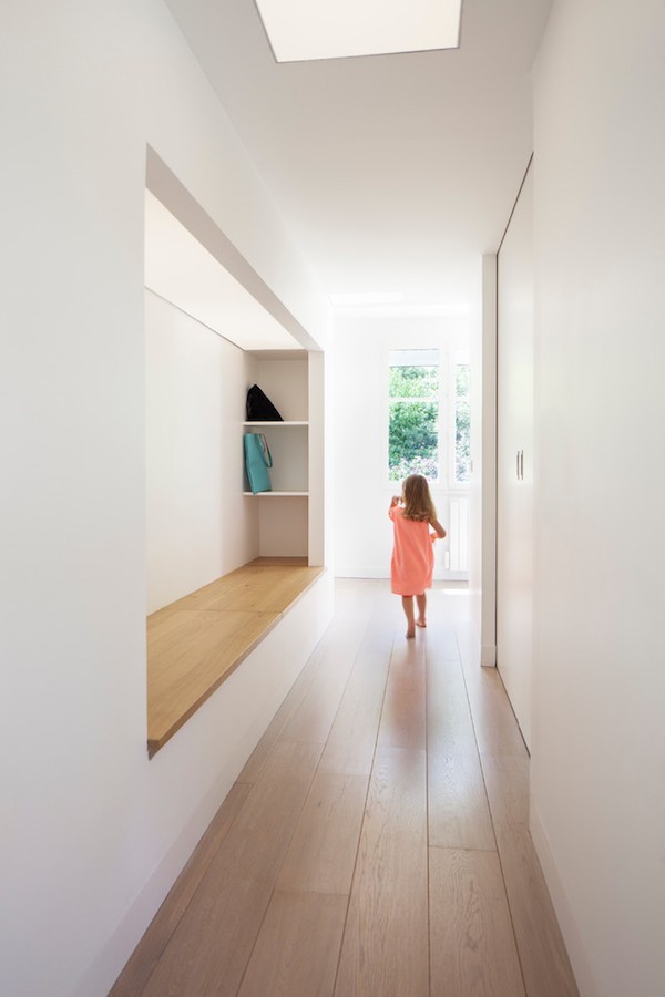 couloir design moderne couleurs vives minimalistes