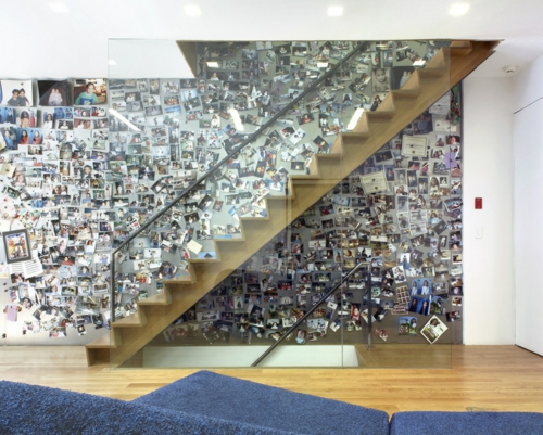 Fotowand photos de famille mur design escalier escalier en verre rampe