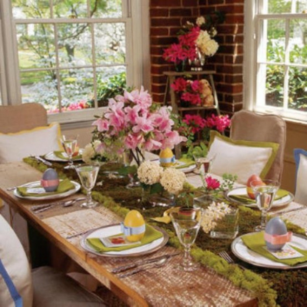 idea de primavera decoración de la mesa de Pascua pascua huevos de colores flores de hierba