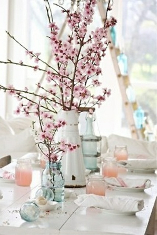 decoración de la mesa de primavera flores de color rosa