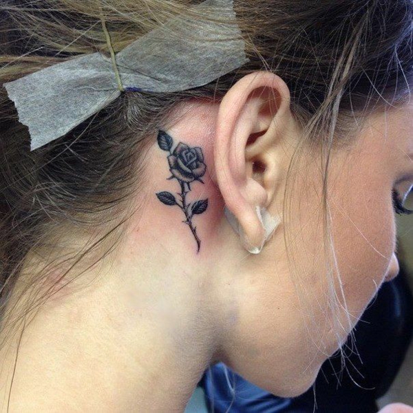 татуировка на ухото хладно татуировки роза