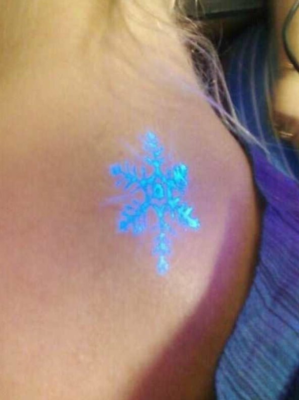 Tatuajes UV luz negra tatuaje copos de nieve