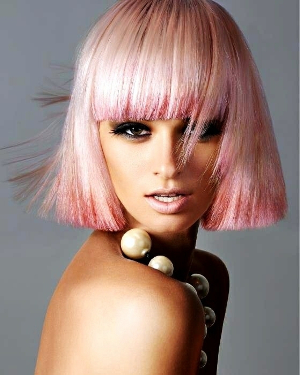 hairstyles μέσου μήκους στρογγυλό πρόσωπο ροζ