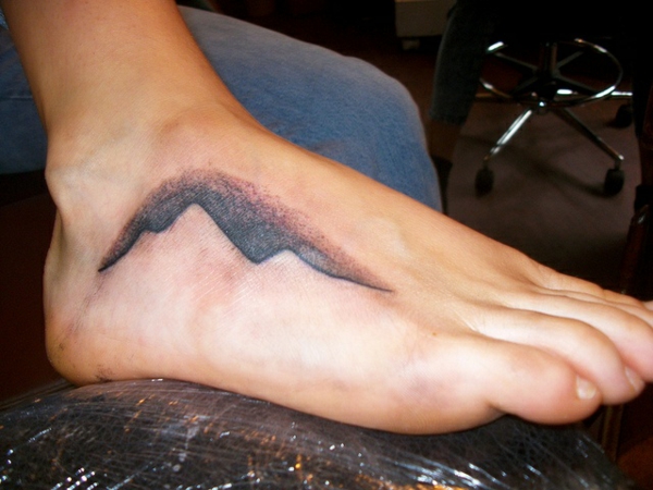 τα πόδια τατουάζ σχέδια βουνό