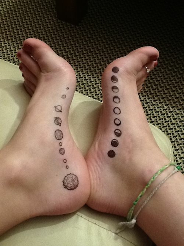Πέτα τατουάζ σχεδιάζει το φεγγάρι κύκλο