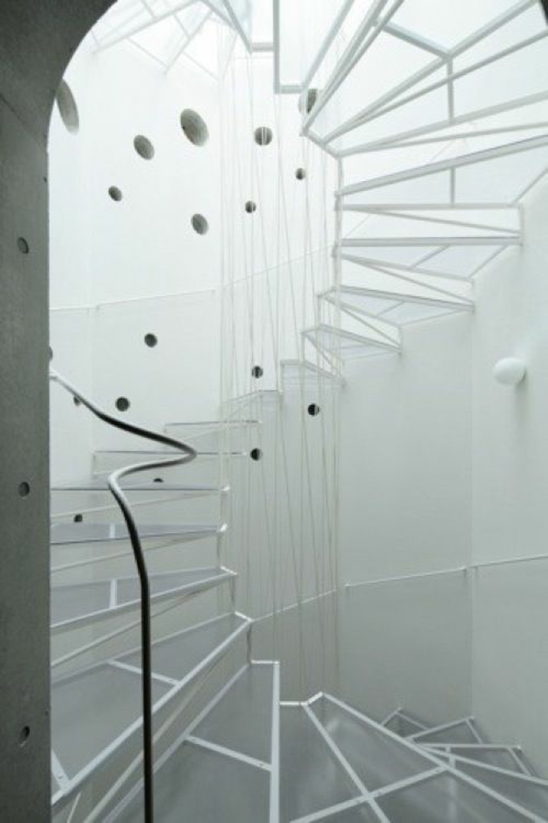 未来派螺旋楼梯形状室内设计的想法