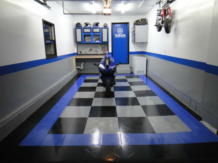 marca garaje piso garaje azulejo tablero de ajedrez estacionamiento