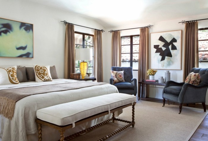窗帘卧室的褐色色调是睡眠区域的谨慎解决方案