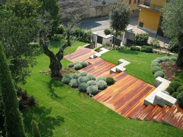 κήπο δημιουργούν σύγχρονο σχεδιασμό κήπου στην πλαγιά