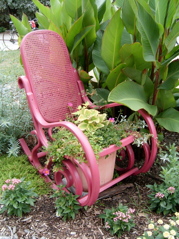 κήπο σχήμα διακόσμηση ιδέες κουνιστή καρέκλα ροζ γλάστρα