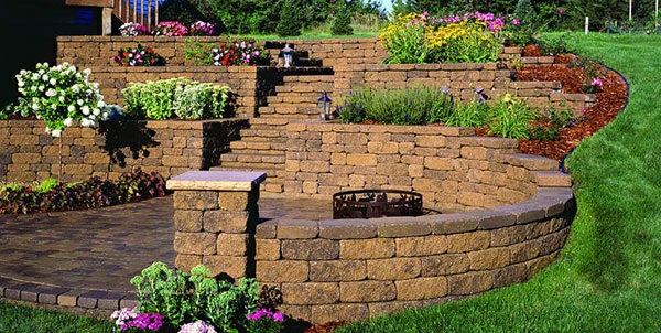 Jardin aménagement paysager avec des briques accrocheuses escaliers plantes de jardin