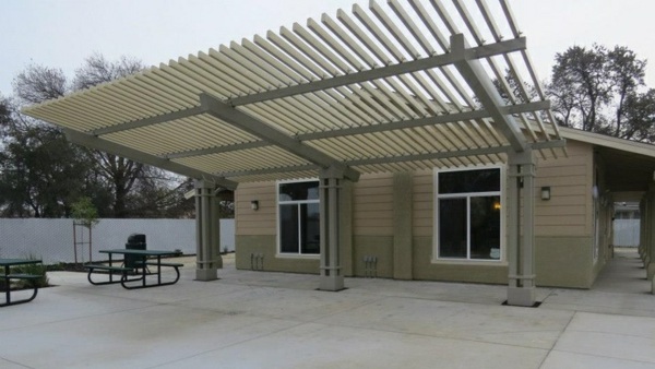 градинска пергола метална тераса покривни бетонни плочки