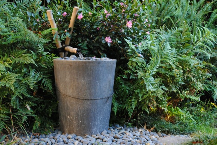 διακόσμηση κήπου από σκυρόδεμα στρογγυλά βότσαλα φυτά κήπου ιδέες κήπων zen