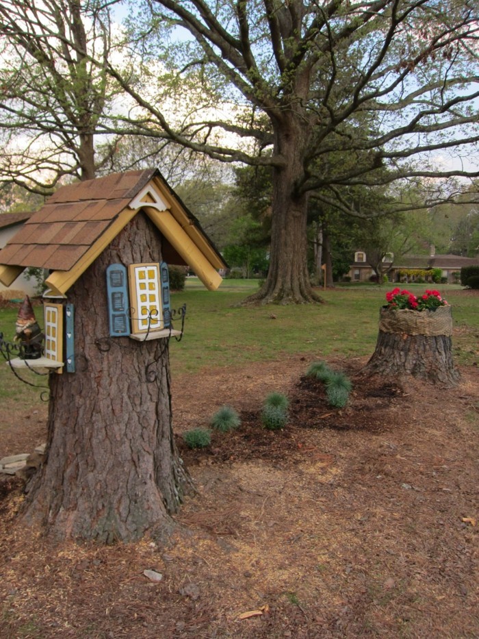 קישוט גן עשוי מחומרים טבעיים מהודר רעיון DIY עם עץ גדם