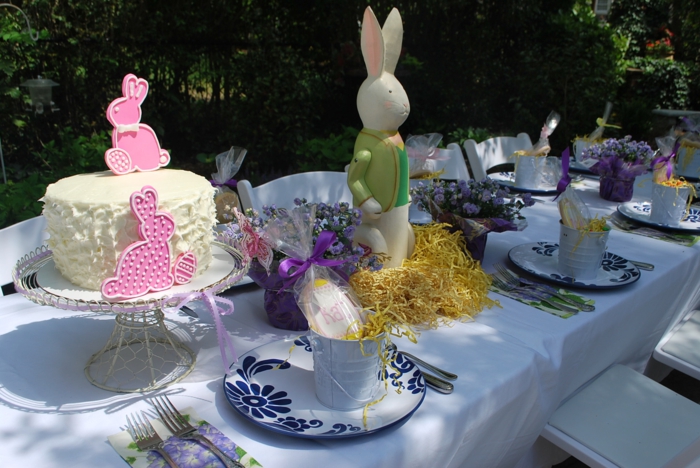 haven dekoration ideer haven fest bord dekoration festlige blomster påske bunnies
