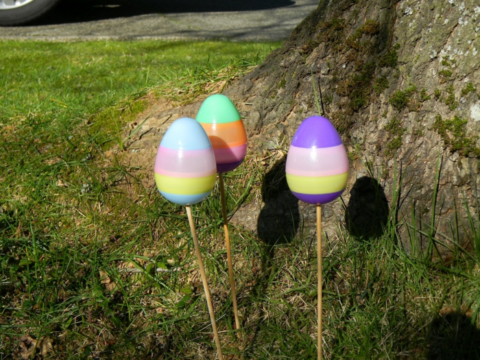 tuin decoratie ideeën pasen tuinieren stop gekleurde pasen eieren