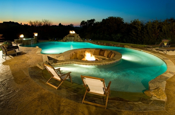 patio piscine cheminée