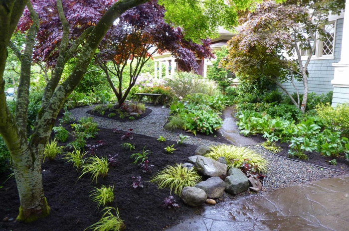 puutarhanhoito esimerkkejä puutarhanhoito ideoita kävelytie mustat kivet