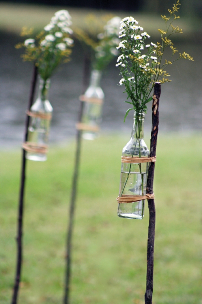 tuinideeën gebruikte glazen flessen upcycled vazen