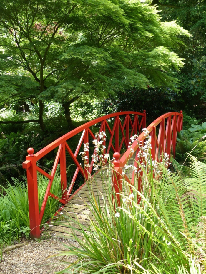 puutarhanhoito pieni silta kävelylle