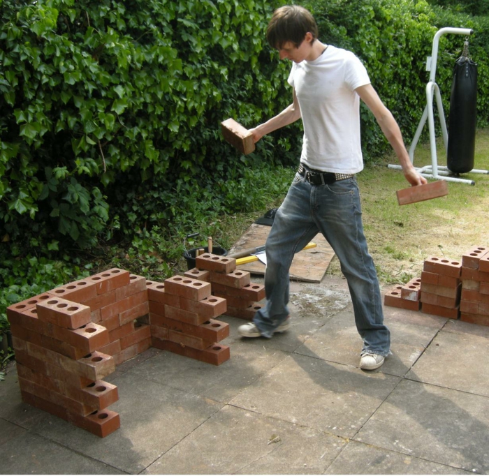 砖烧烤烧烤自己建立DIY的想法花园