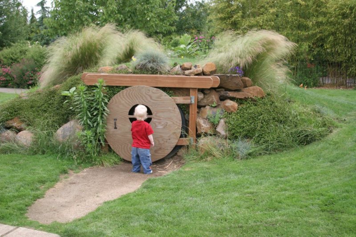 градина къща изграждане на хобит деца игри дървени камъни зелени растения