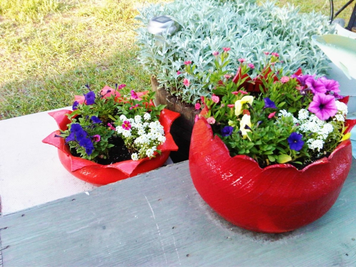 花园的想法旧车轮胎红色油漆彩色的花朵