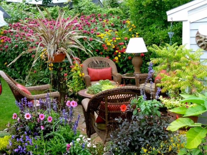 idées de jardin pour les petits jardins plantes meubles de jardin en rotin