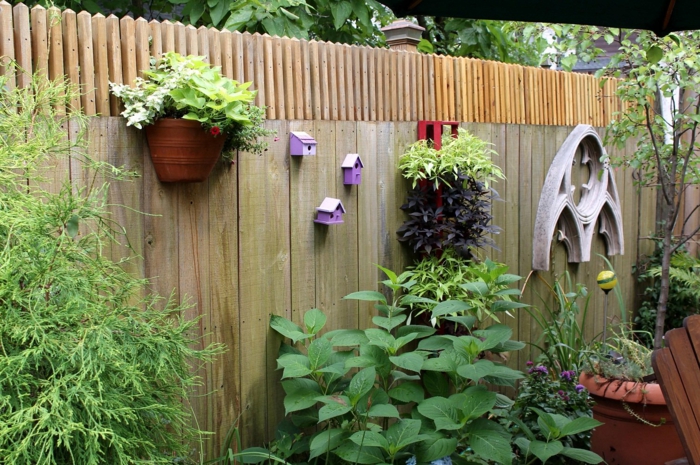 idées de jardin clôture de jardin arrière pots de fleurs fixer les plantes du jardin