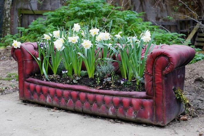 haven ideer til at gøre dig selv gamle sofa påskeliljer