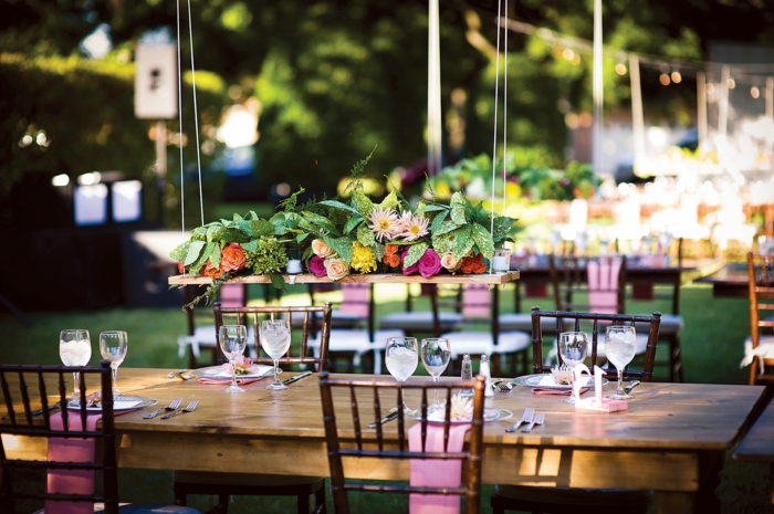 花园派对装饰桌装饰挂植物花园想法婚礼