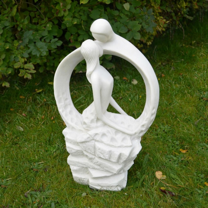 tuin sculpturen steen verfraaien romantische touch tuin