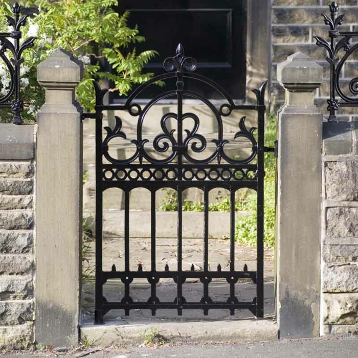 puertas de jardín diseño de metal cerca de jardín elegante