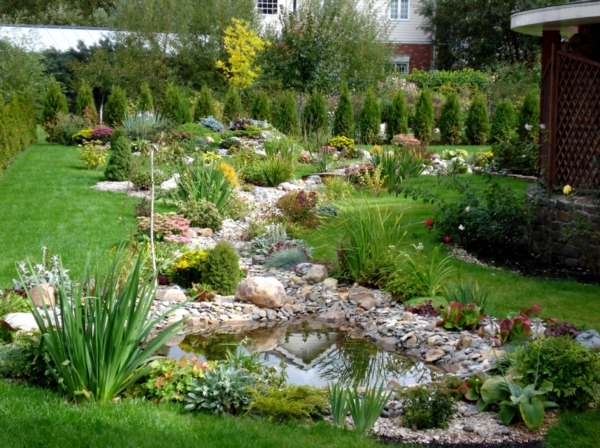 градинско езерце естествени камъни градински растения gatenbau