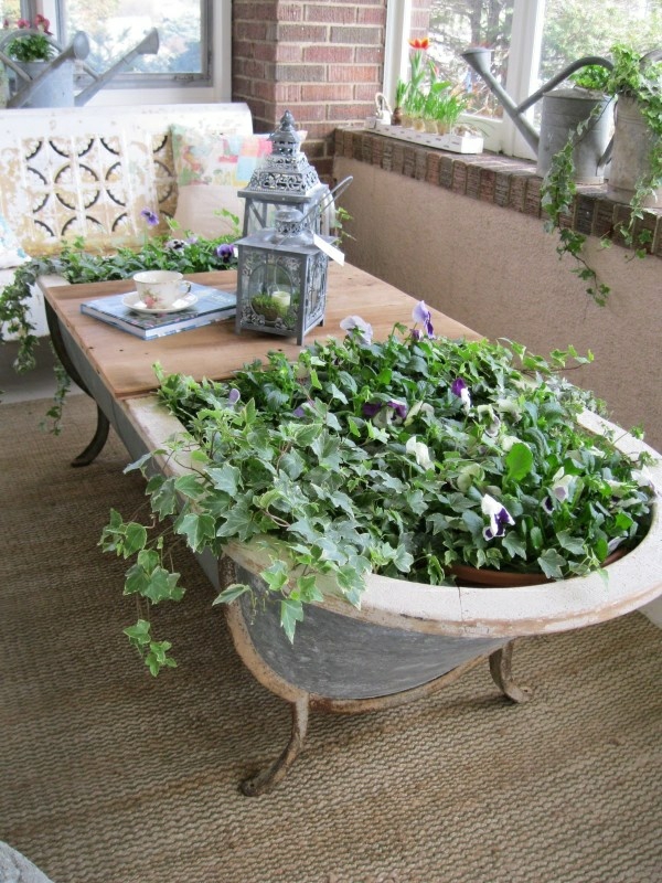 花园桌建立你自己的旧浴缸木板