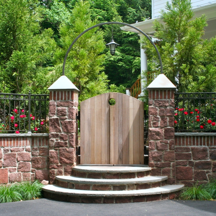 Porte de jardin design escaliers en bois entrée jardin
