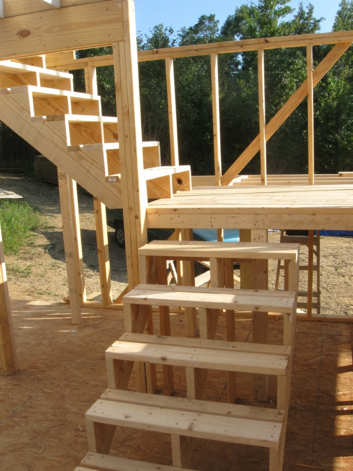 室外楼梯草本木制框架